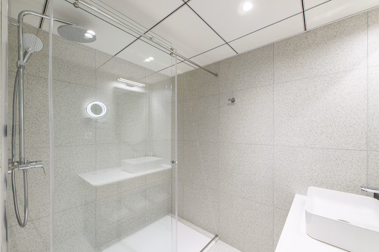 Family Room bathroom at Eurostars uHotel